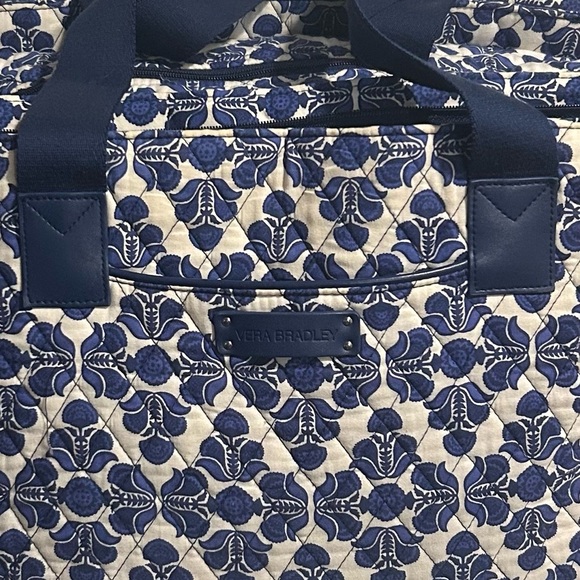 Vera Bradley Navy and White Floral Quilted Bag - Picture 2 of 9